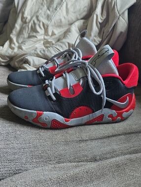 Nike  Black and Red Low-Top Sneakers